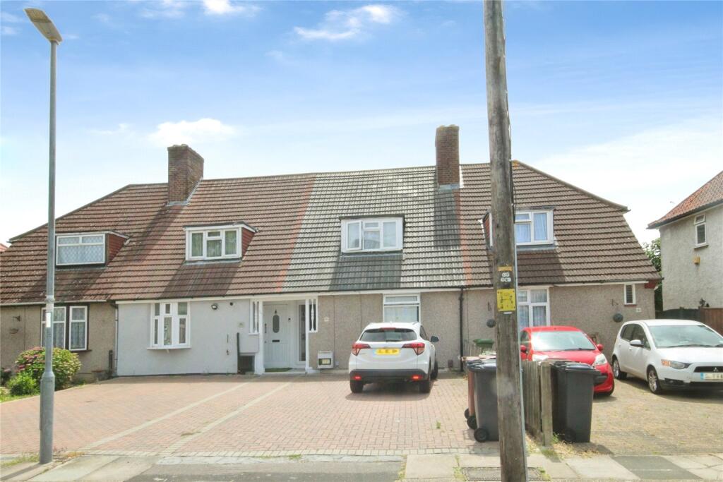 2 bed Mid Terraced House for rent in Ilford. From Balgores - Dagenham - Lettings