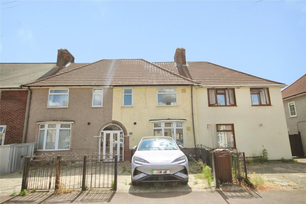 2 bed Mid Terraced House for rent in Dagenham. From Balgores - Dagenham - Lettings