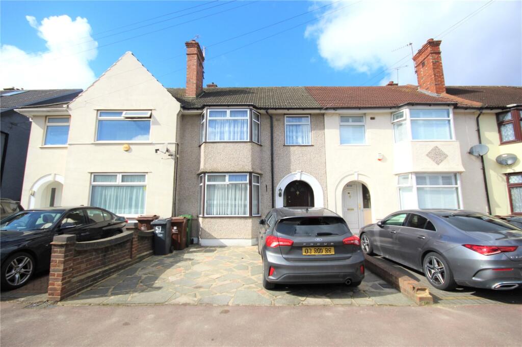 3 bed Mid Terraced House for rent in Dagenham. From Balgores - Dagenham - Lettings