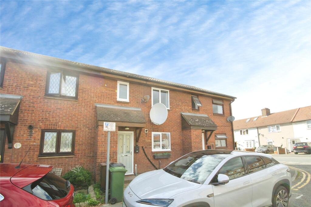 3 bed Mid Terraced House for rent in Dagenham. From Balgores - Dagenham - Lettings