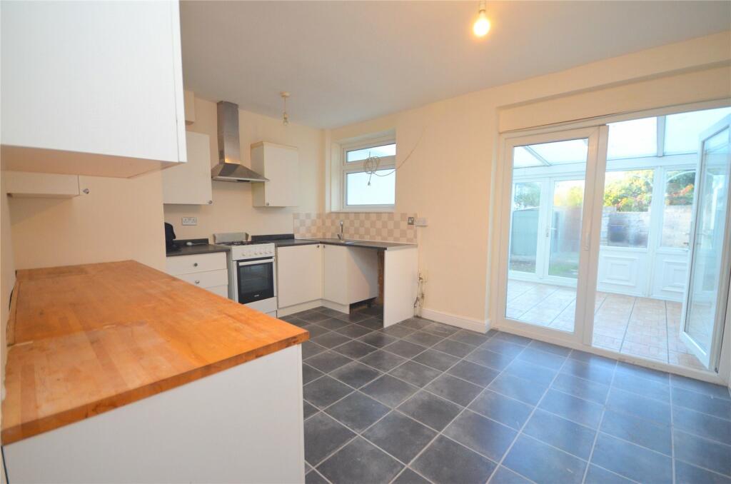 3 bed Mid Terraced House for rent in Rainham. From Balgores - Hornchurch