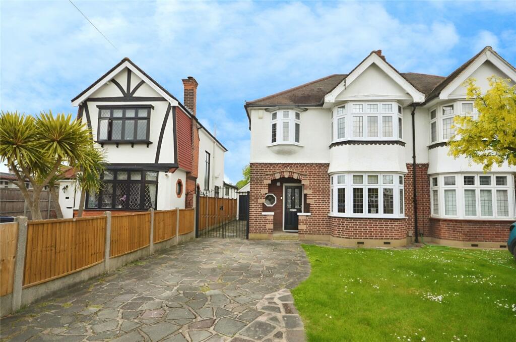 3 bed Semi-Detached House for rent in Hornchurch. From Balgores - Hornchurch