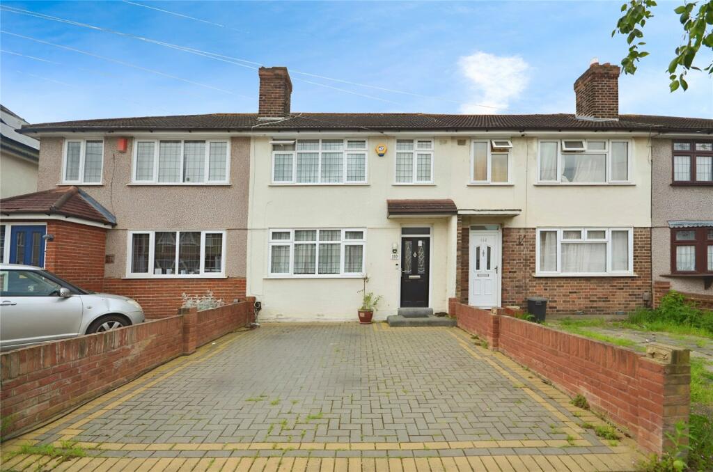 3 bed Mid Terraced House for rent in Hornchurch. From Balgores - Hornchurch