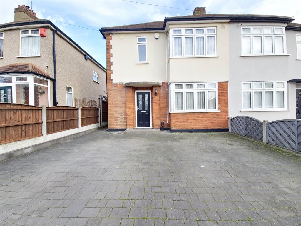 3 bed Semi Detached for rent in Hornchurch. From Balgores - Hornchurch Lettings 3 bed Semi Detached for rent in Hornchurch. From Balgores - Hornchurch Lettings