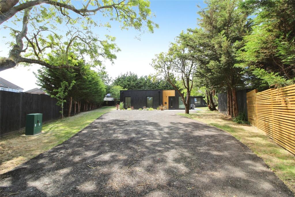 3 bed Bungalow for rent in Hornchurch. From Balgores - Hornchurch Lettings