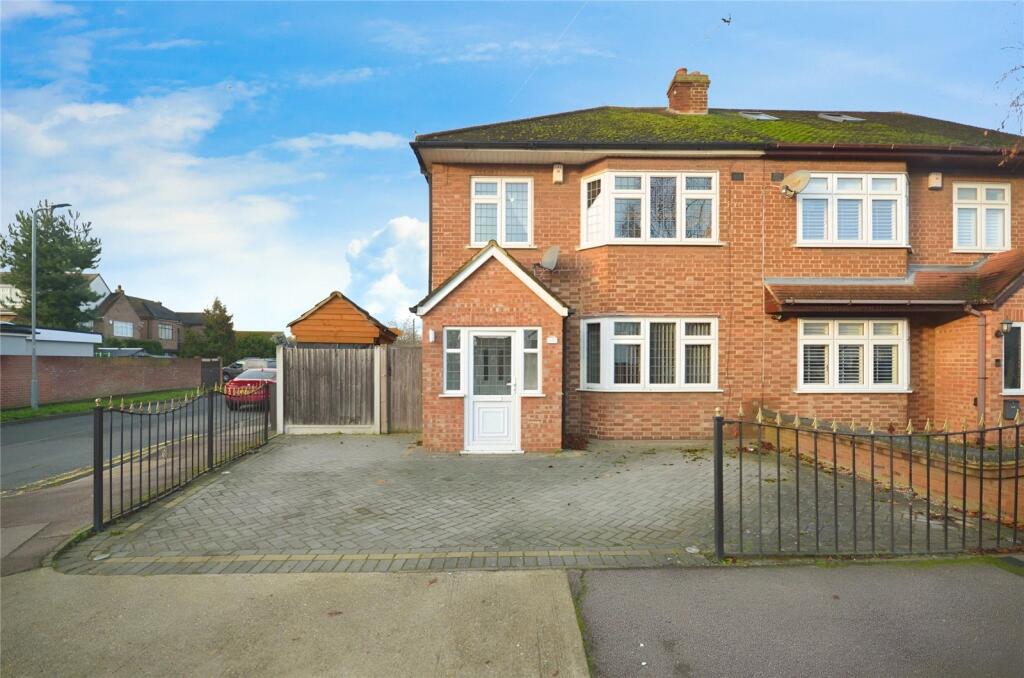 3 bed Semi Detached for rent in Wennington. From Balgores - Hornchurch Lettings 3 bed Semi Detached for rent in Wennington. From Balgores - Hornchurch Lettings