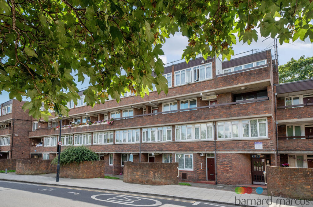 3 bed 1st Floor Flat for rent in Battersea. From Barnard Marcus Lettings - Battersea Lettings