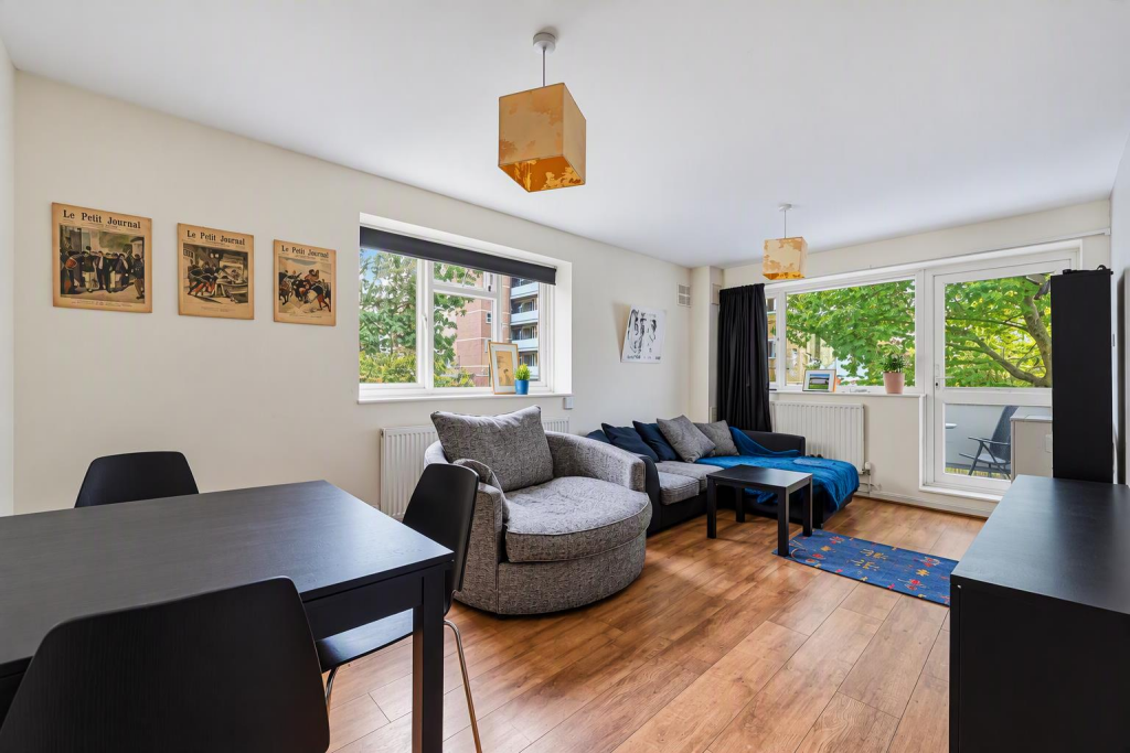 3 bed 1st Floor Flat for rent in Battersea. From Barnard Marcus Lettings - Battersea Lettings