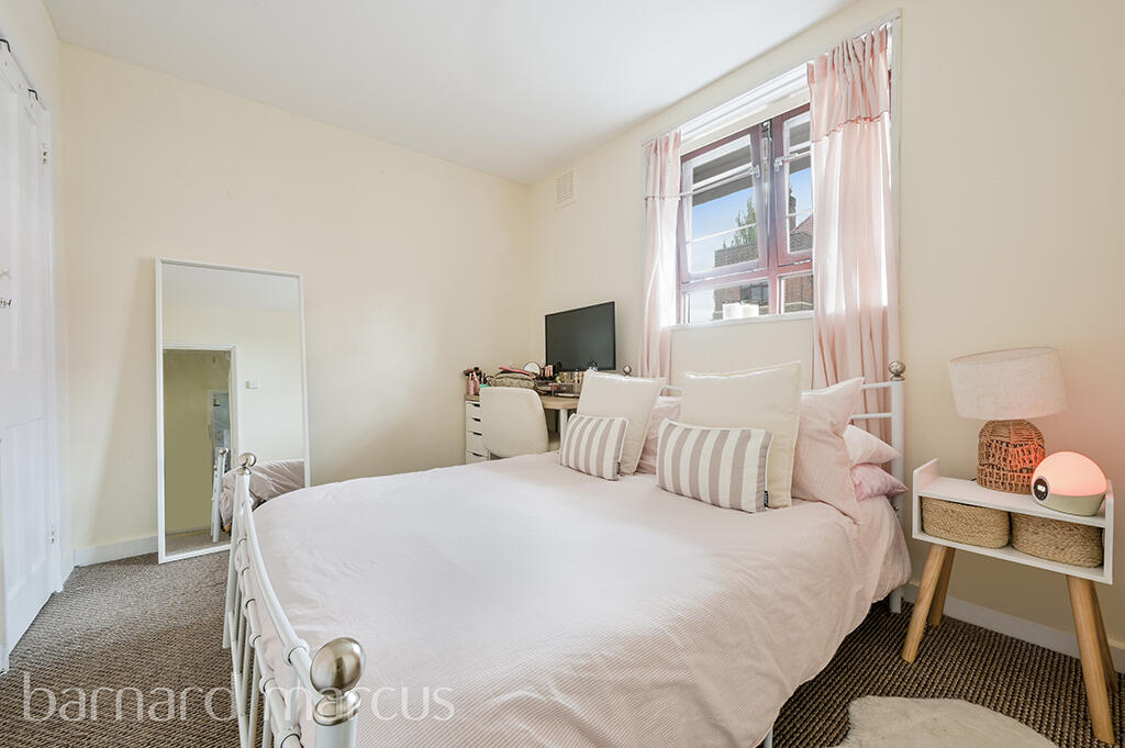 3 bed Finca for rent in London. From Barnard Marcus Lettings - Clapham Lettings