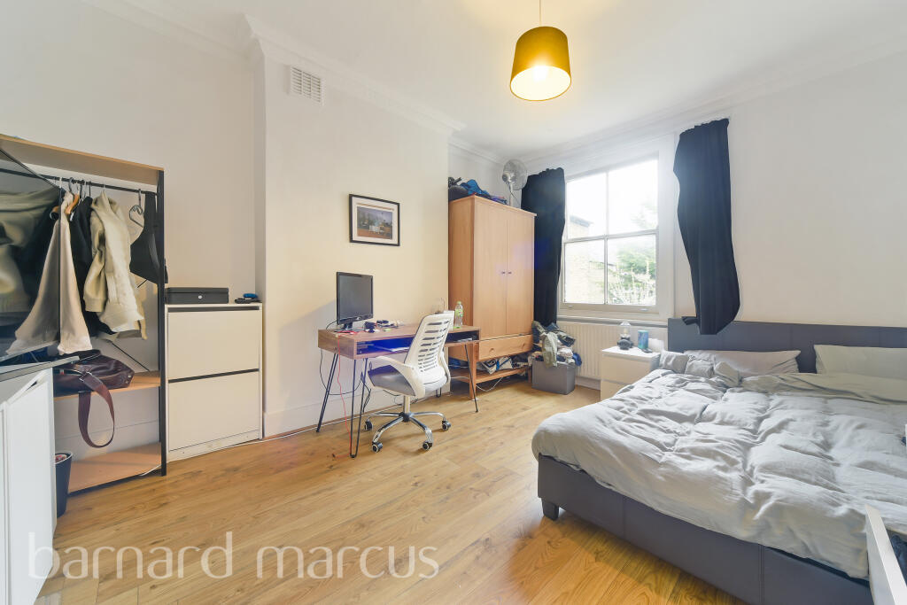 4 bed 1st Floor Flat for rent in London. From Barnard Marcus Lettings - Clapham Lettings