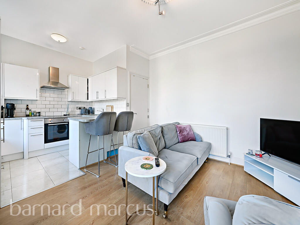 3 bed 1st Floor Flat for rent in Streatham. From Barnard Marcus Lettings - Clapham Lettings
