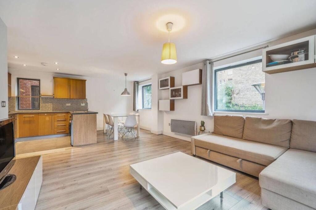 3 bed Apartment for rent in London. From Barnard Marcus Lettings - Covent Garden Lettings