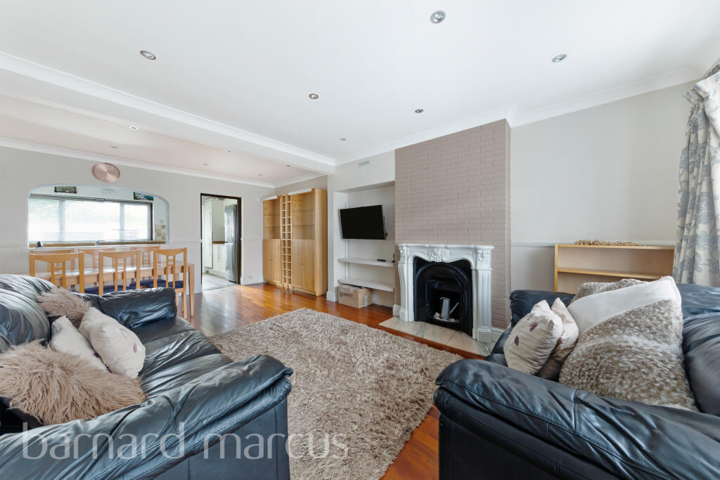 2 bed Mid Terraced House for rent in Croydon. From Barnard Marcus Lettings - Croydon - Lettings