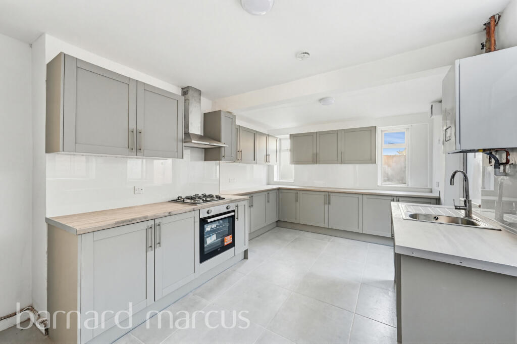 4 bed Semi Detached for rent in Croydon. From Barnard Marcus Lettings - Croydon - Lettings