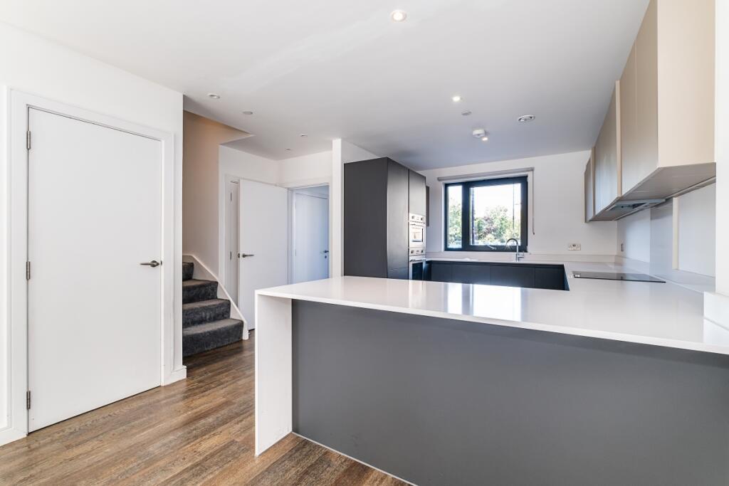 5 bed End of Terrace for rent in Croydon. From Barnard Marcus Lettings - Croydon - Lettings 5 bed End of Terrace for rent in Croydon. From Barnard Marcus Lettings - Croydon - Lettings