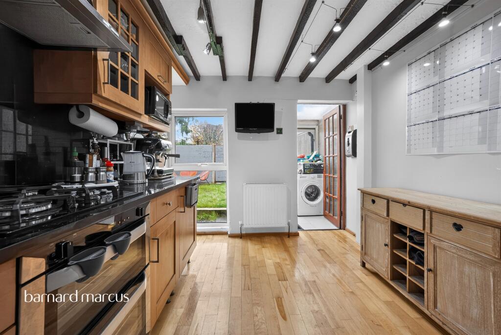 4 bed Detached for rent in Croydon. From Barnard Marcus Lettings - Croydon - Lettings