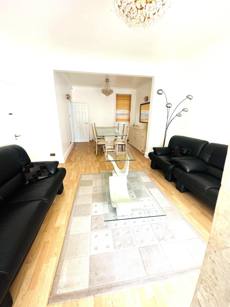 3 bed Detached House for rent in Greenford. From Barnard Marcus Lettings - Ealing Lettings
