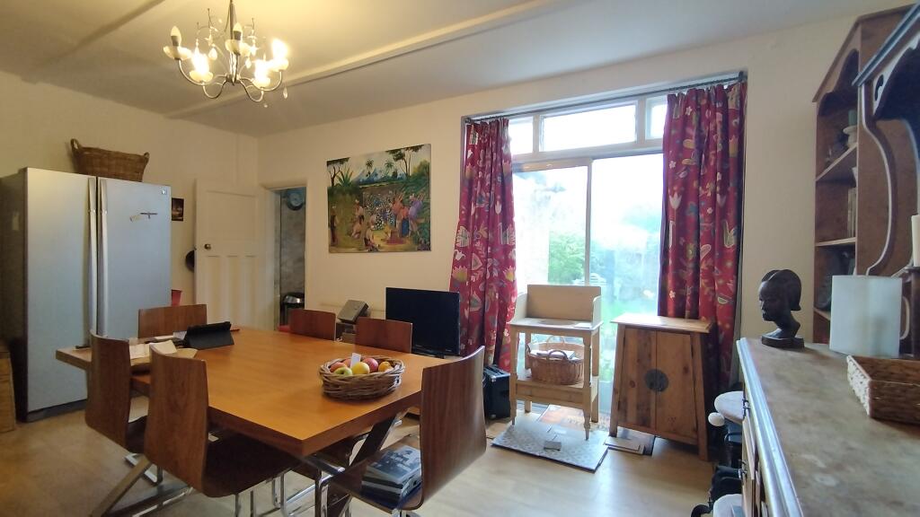 4 bed Mid Terraced House for rent in Acton. From Barnard Marcus Lettings - Ealing Lettings