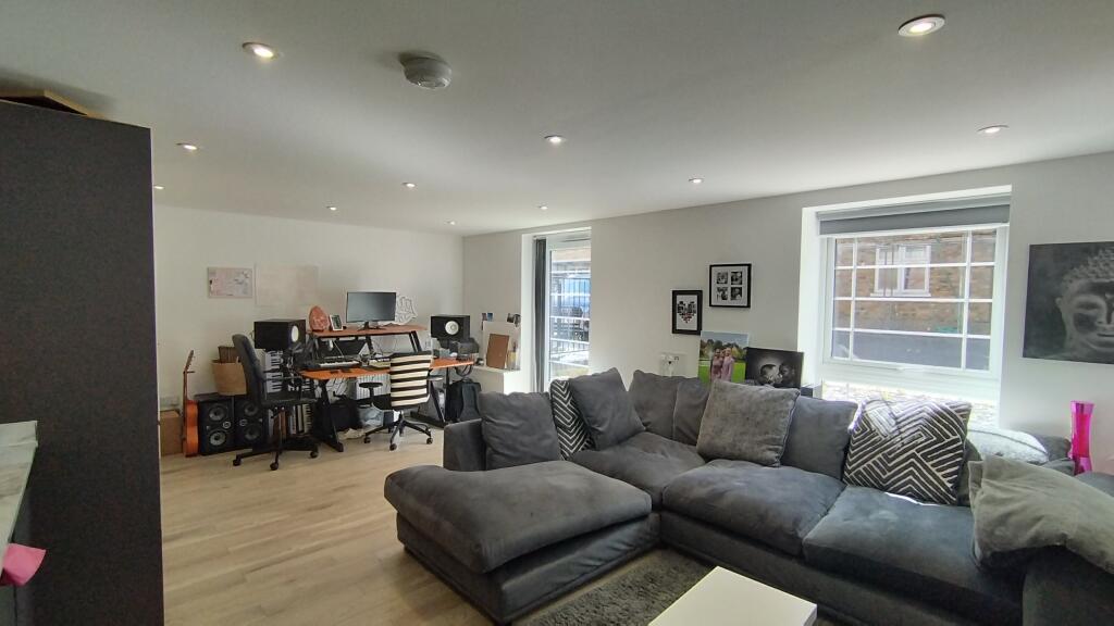 1 bed Flat for rent in . From Barnard Marcus Lettings - Ealing Lettings