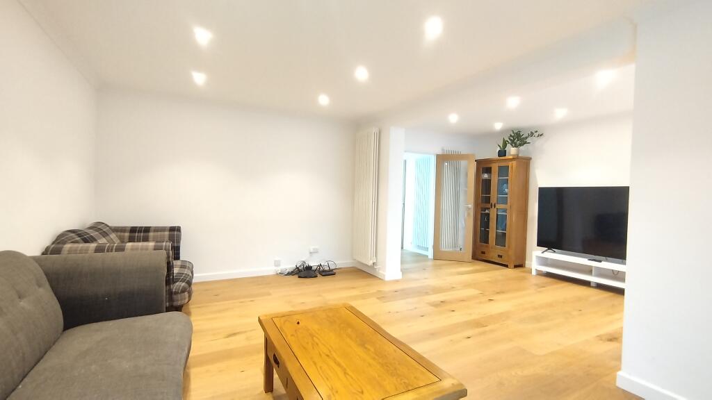 4 bed Detached for rent in Greenford. From Barnard Marcus Lettings - Ealing Lettings