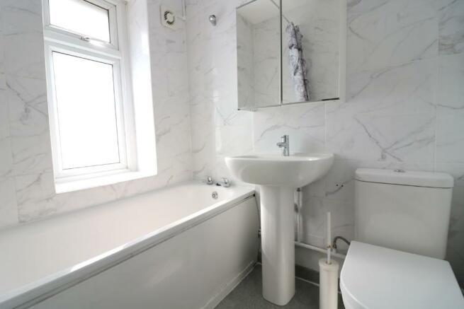 5 bed Detached for rent in Brentford. From Barnard Marcus Lettings - Ealing Lettings