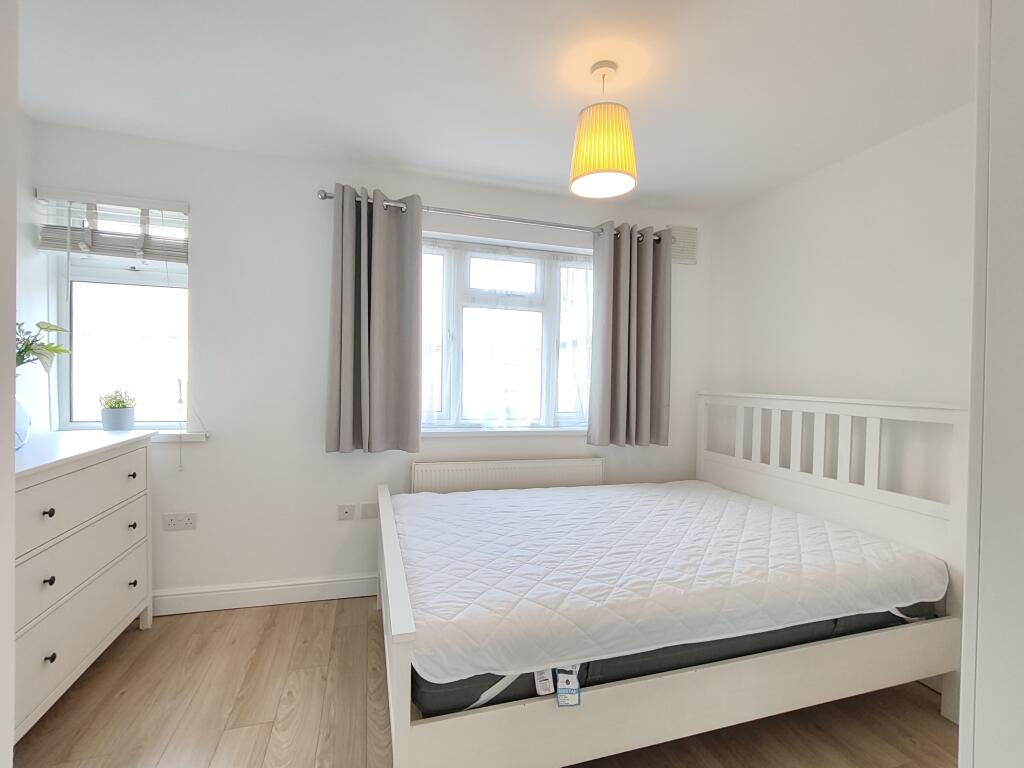 1 bed Apartment for rent in Hounslow. From Barnard Marcus Lettings - Ealing Lettings