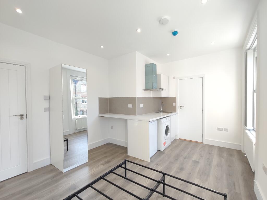 0 bed Studio for rent in Acton. From Barnard Marcus Lettings - Ealing Lettings