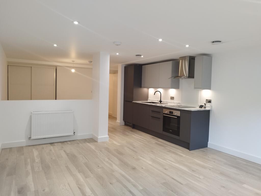 4 bed 1st Floor Flat for rent in Southall. From Barnard Marcus Lettings - Ealing Lettings