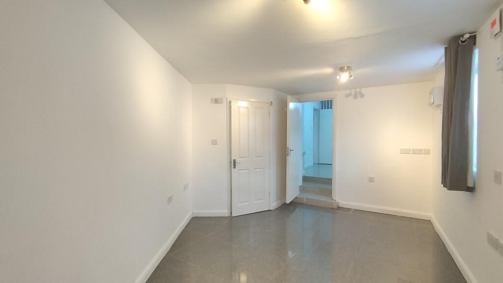 3 bed Apartment for rent in Acton. From Barnard Marcus Lettings - Ealing Lettings
