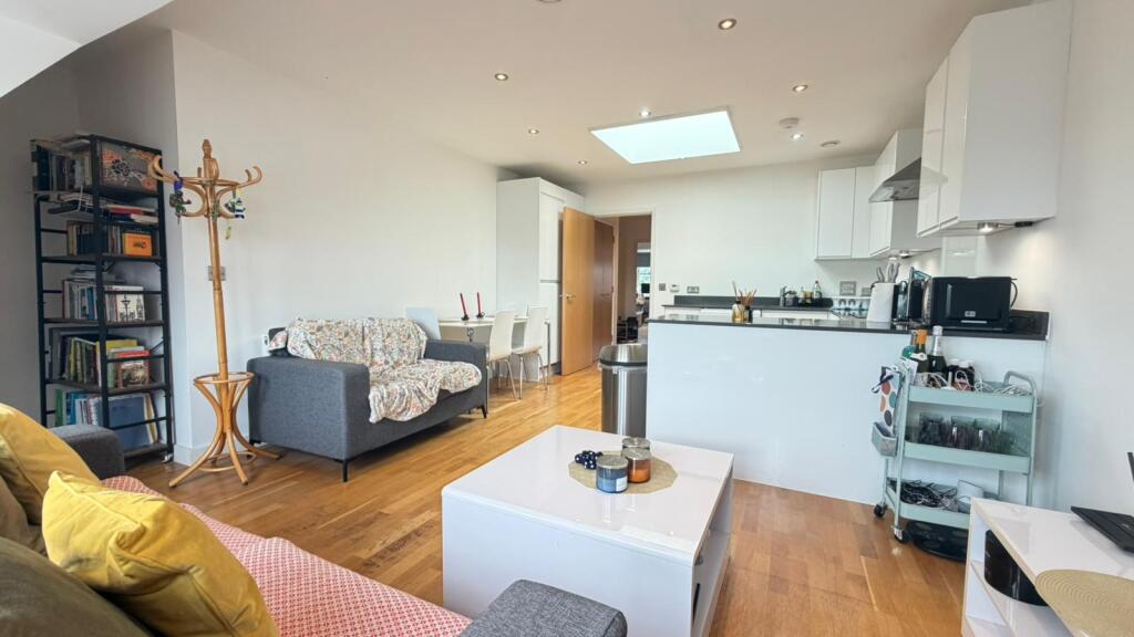 2 bed Apartment for rent in Acton. From Barnard Marcus Lettings - Ealing Lettings