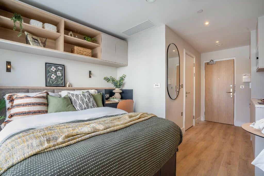 4 bed Apartment for rent in Acton. From Barnard Marcus Lettings - Ealing Lettings 4 bed Apartment for rent in Acton. From Barnard Marcus Lettings - Ealing Lettings
