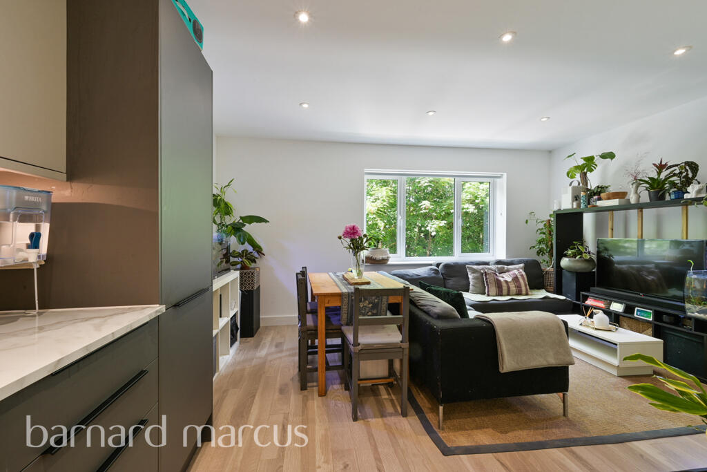 1 bed 1st Floor Flat for rent in Southall. From Barnard Marcus Lettings - Ealing Lettings