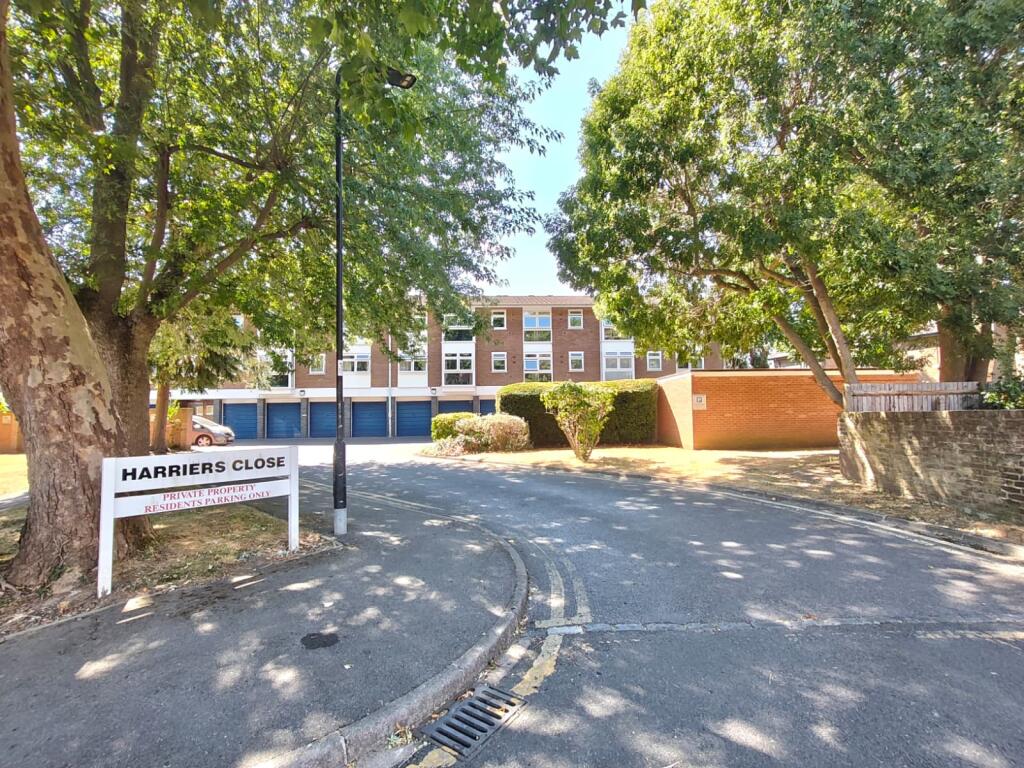 2 bed 1st Floor Flat for rent in Acton. From Barnard Marcus Lettings - Ealing Lettings