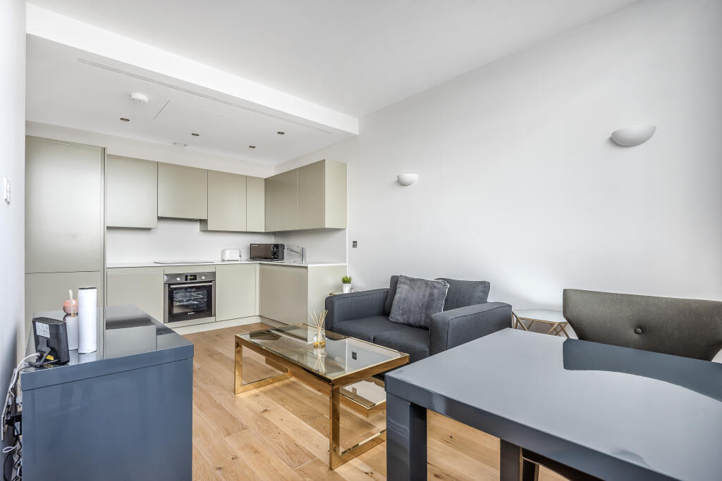 4 bed Apartment for rent in Greenford. From Barnard Marcus Lettings - Ealing Lettings 4 bed Apartment for rent in Greenford. From Barnard Marcus Lettings - Ealing Lettings