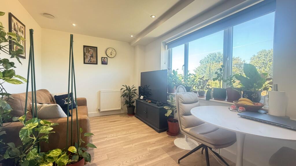 1 bed 1st Floor Flat for rent in Southall. From Barnard Marcus Lettings - Ealing Lettings