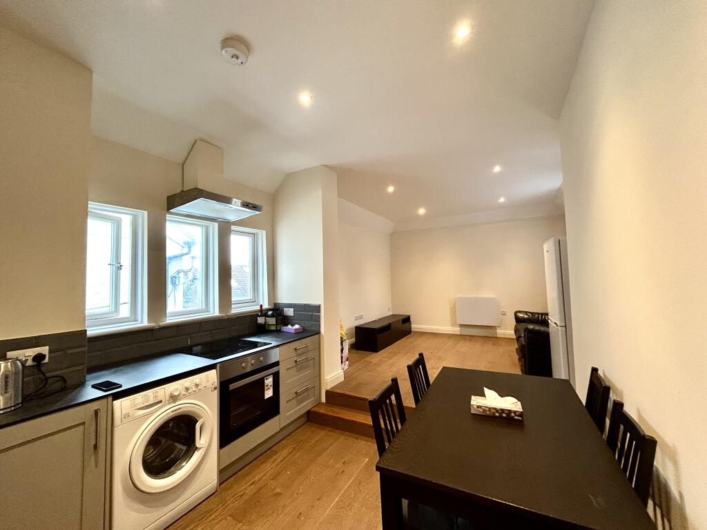2 bed Flat for rent in London. From Barnard Marcus Lettings - East Sheen - Lettings