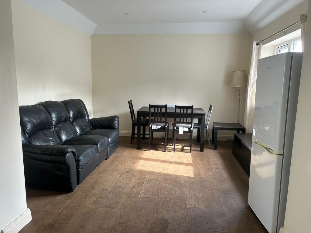 2 bed 1st Floor Flat for rent in London. From Barnard Marcus - East Sheen