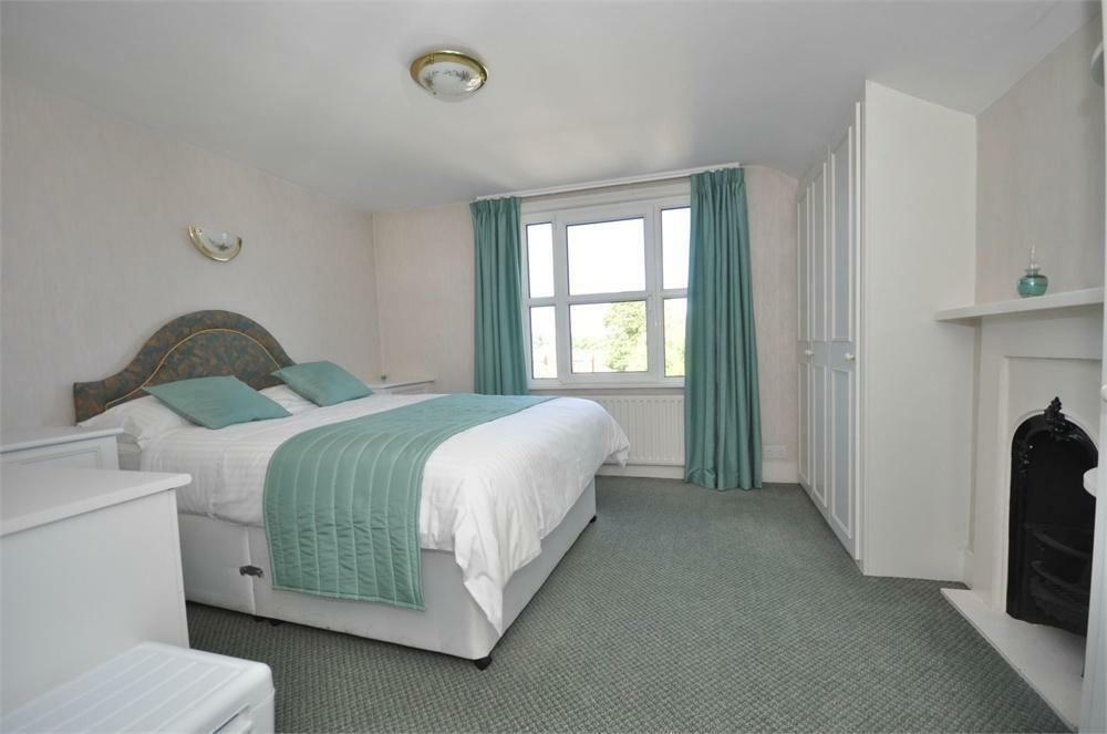 1 bed Flat for rent in Staines-upon-Thames. From Barnard Marcus Lettings - Feltham Lettings