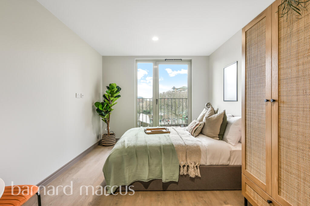 4 bed 1st Floor Flat for rent in Feltham. From Barnard Marcus Lettings - Feltham Lettings