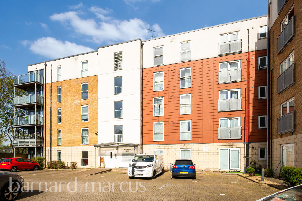 3 bed 1st Floor Flat for rent in Feltham. From Barnard Marcus Lettings - Feltham Lettings