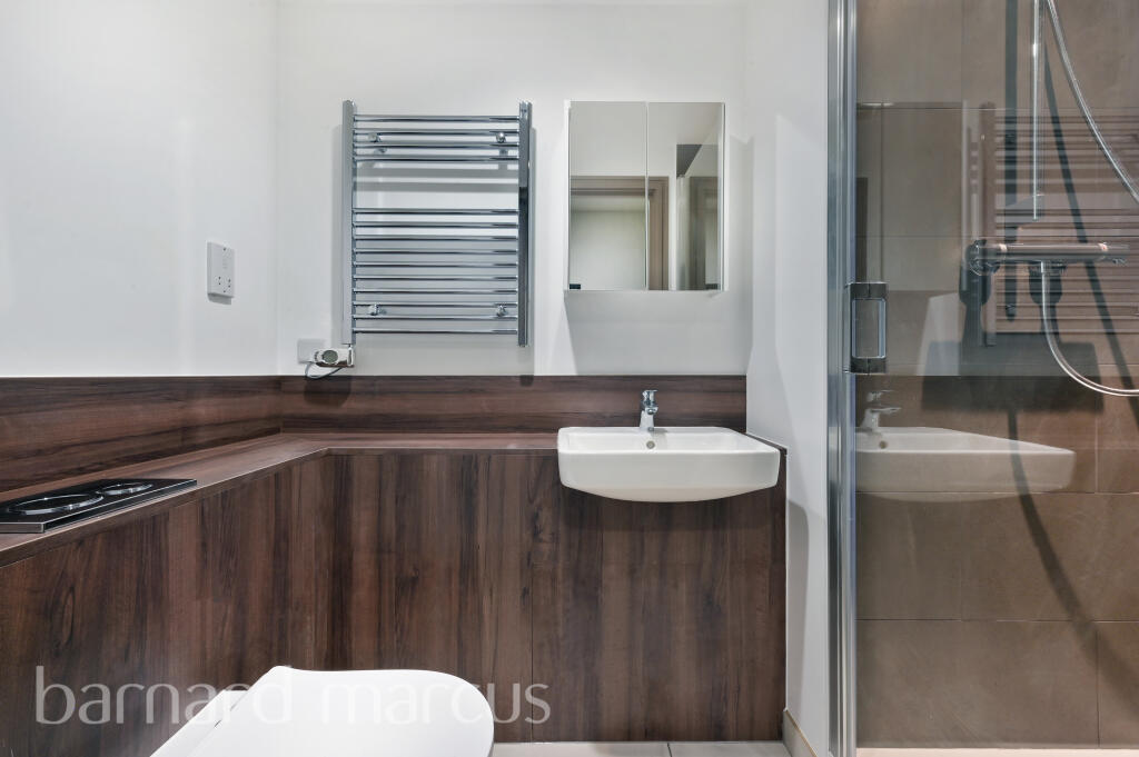 4 bed 1st Floor Flat for rent in Feltham. From Barnard Marcus Lettings - Feltham Lettings 4 bed 1st Floor Flat for rent in Feltham. From Barnard Marcus Lettings - Feltham Lettings