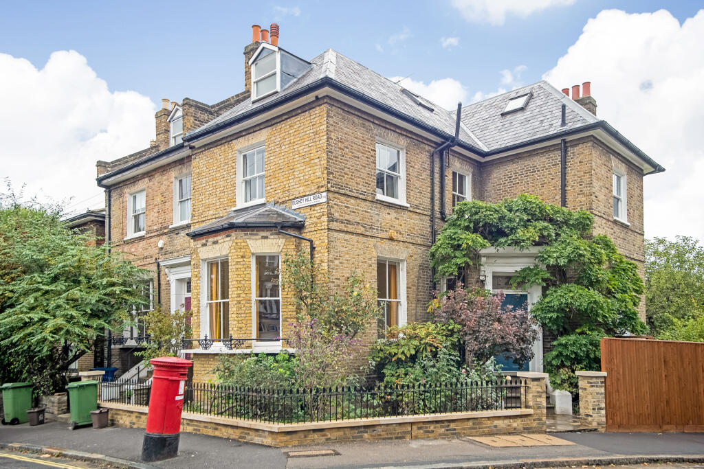 4 bed Detached for rent in Camberwell. From Barnard Marcus Lettings - Kennington Lettings