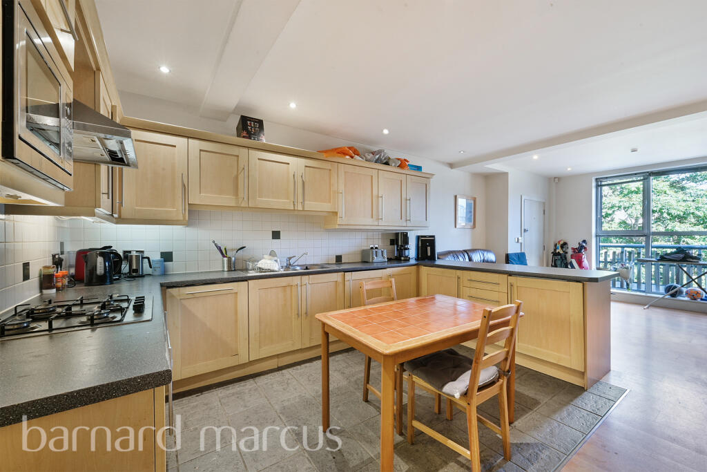 3 bed 1st Floor Flat for rent in Camberwell. From Barnard Marcus Lettings - Kennington Lettings