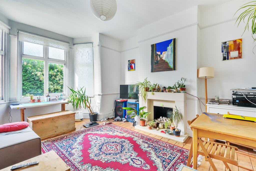 2 bed Apartment for rent in Penge. From Barnard Marcus Lettings - Kennington Lettings
