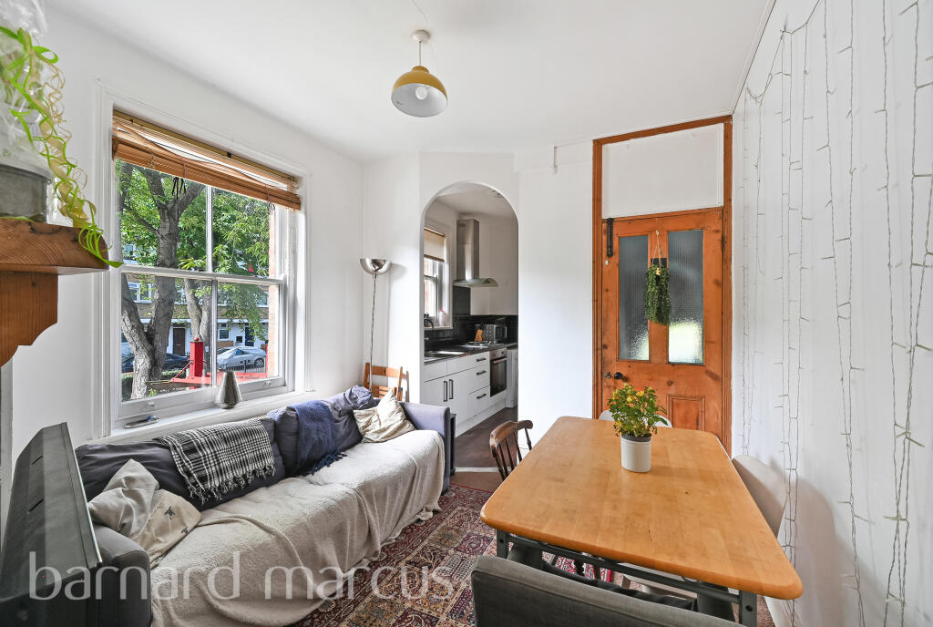 3 bed Apartment for rent in Clapham. From Barnard Marcus Lettings - Kennington Lettings