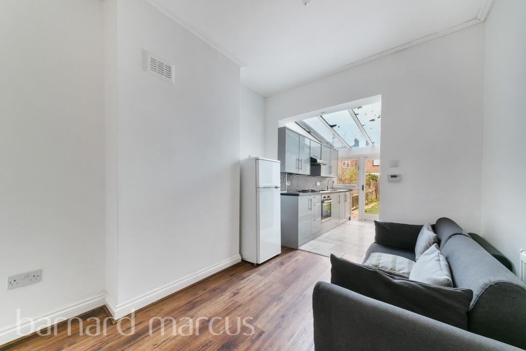 4 bed Detached for rent in Camberwell. From Barnard Marcus Lettings - Kennington Lettings