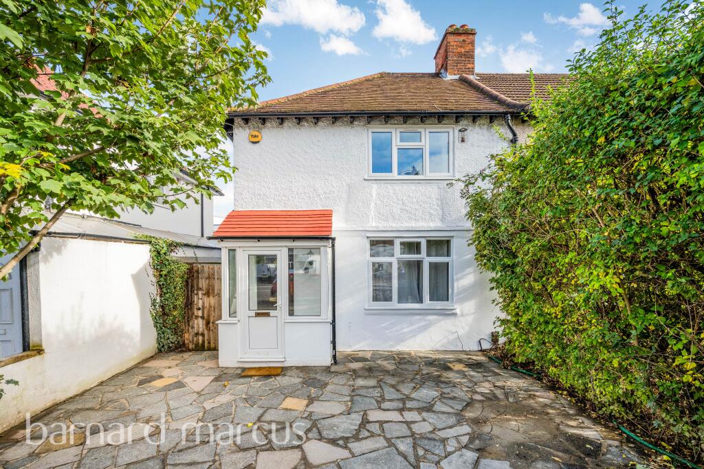 4 bed Detached for rent in Kingston upon Thames. From Barnard Marcus Lettings - New Malden - Lettings