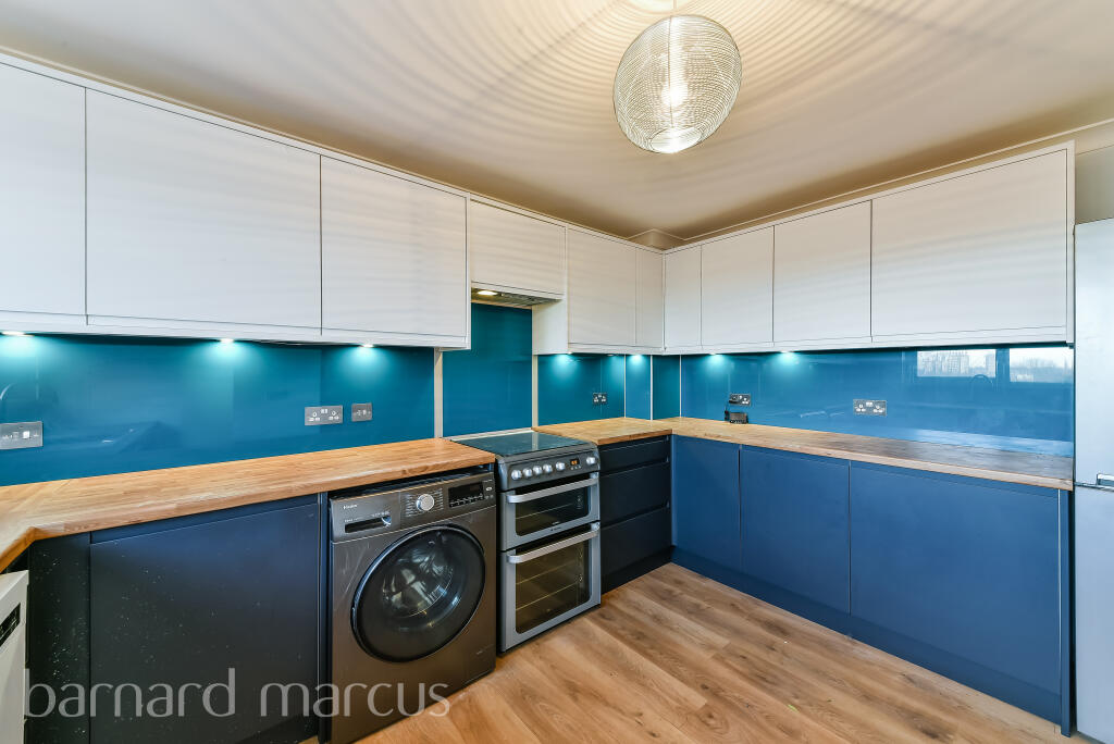 3 bed 1st Floor Flat for rent in New Malden. From Barnard Marcus Lettings - New Malden - Lettings
