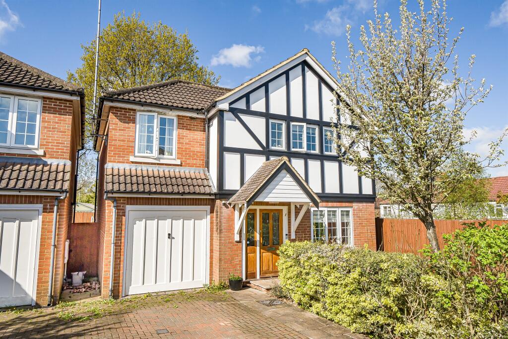 4 bed Detached House for rent in Barnet. From Barnard Marcus Lettings - North Finchley Lettings