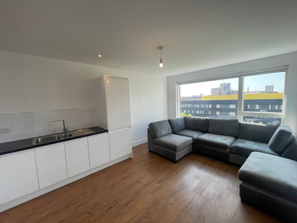 3 bed Apartment for rent in London. From ubaTaeCJ